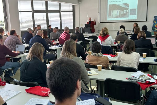Sedanjost in prihodnost vinskega in gastronomskega turizma na turističnih kmetijah