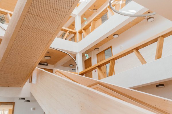 Les se vrača: potenciali lesa za bolj trajnosten turizem