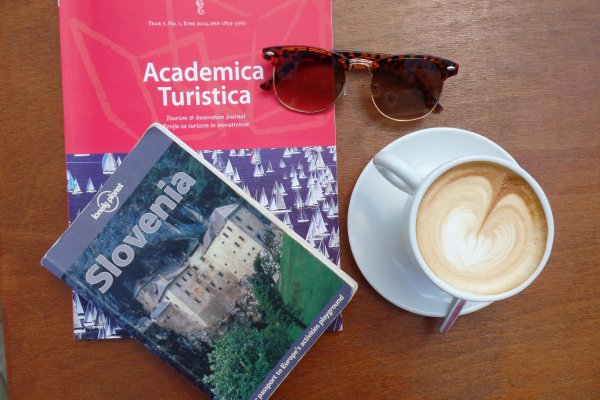 Odprta je 2. prijava za tujce izven EU (podiplomski &scaron;tudij)